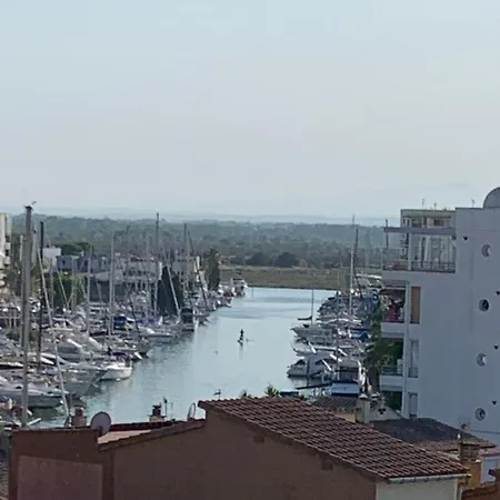 Vue Canal + Roof De 60 M2 Roses